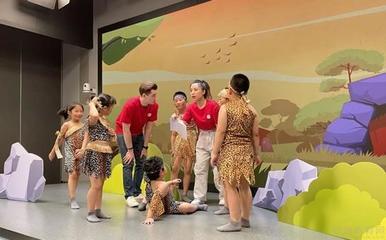 北京勵步戲劇課程 專業引導下的表演舞臺，點亮孩子的無限潛能